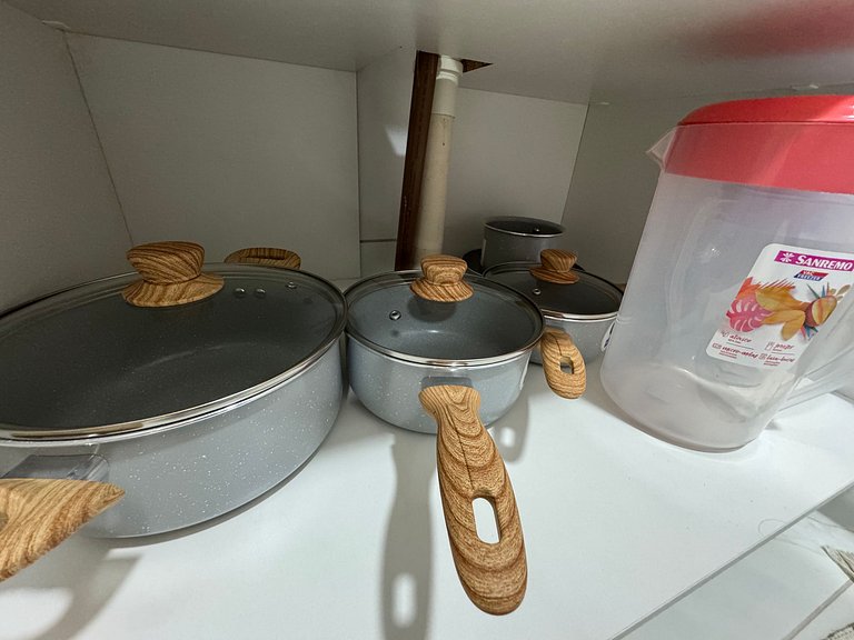 Apto com quarto e sala super varanda e vista AH705