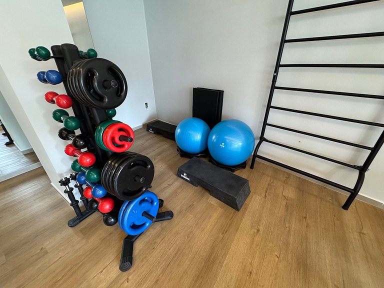 Apto com quarto e sala super varanda e vista AH705