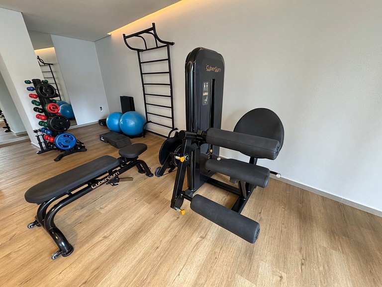 Apto com quarto e sala super varanda e vista AH705