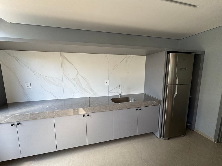 Apto com quarto e sala super varanda e vista AH705