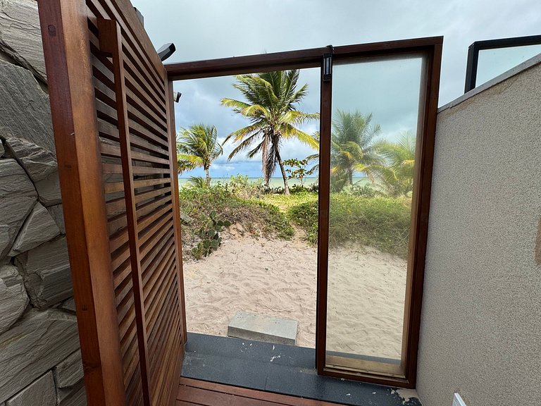 Flat beira-mar pé na areia com varanda AH 410
