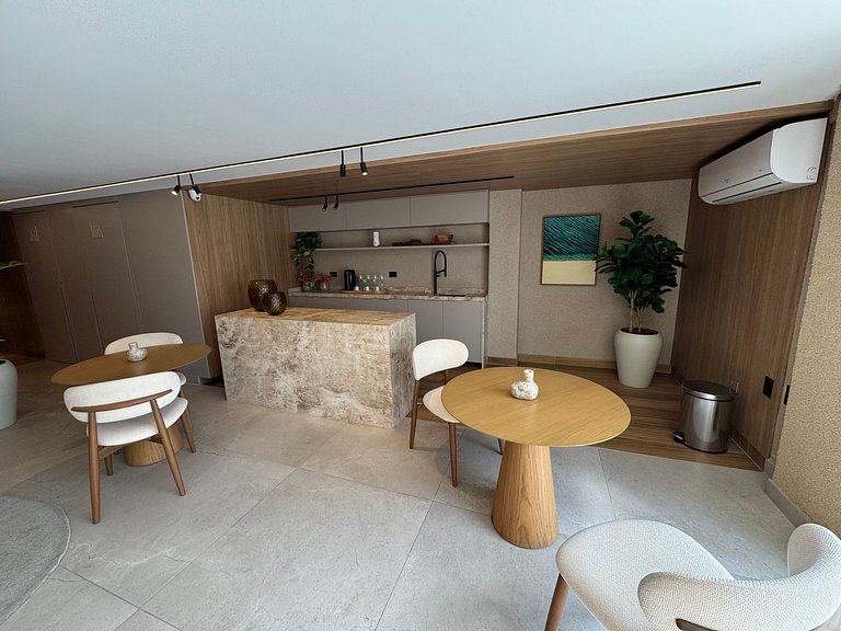 Flat beira-mar pé na areia com varanda AH 409
