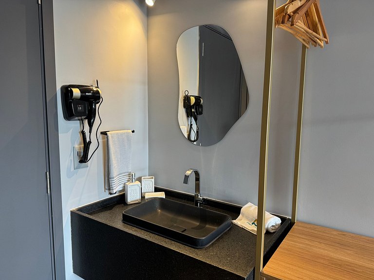 Flat de luxo com varanda no Acqua Tambau AQ4X7