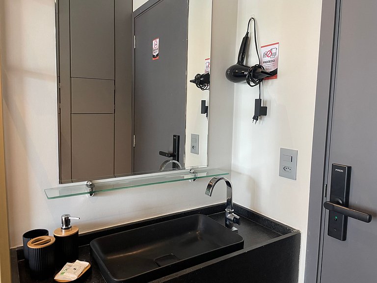 Flat de luxo com varanda no Acqua Tambau AQ4I8