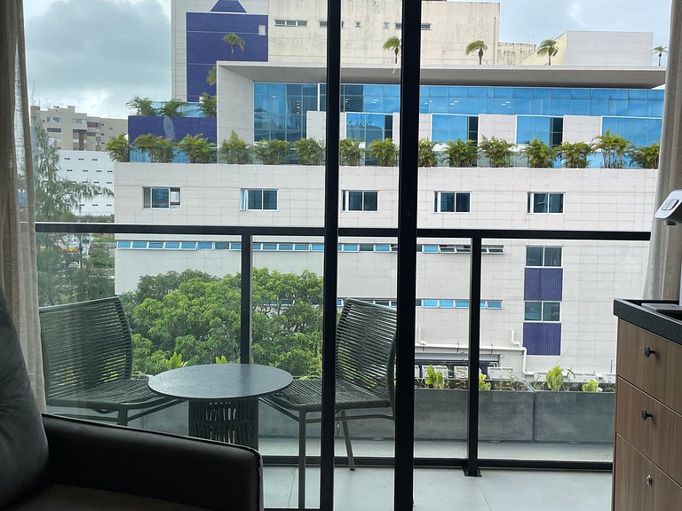 Flat de luxo com varanda no Acqua Tambau AQ4I8