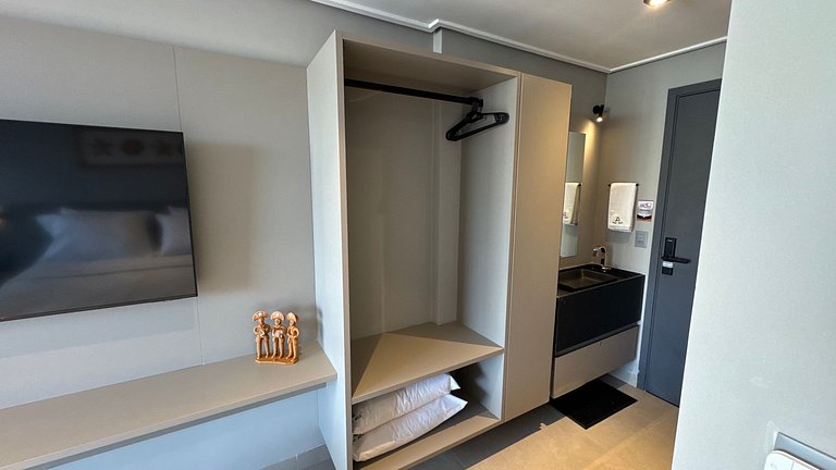Flat de luxo com varanda no Acqua Tambau CD4X3