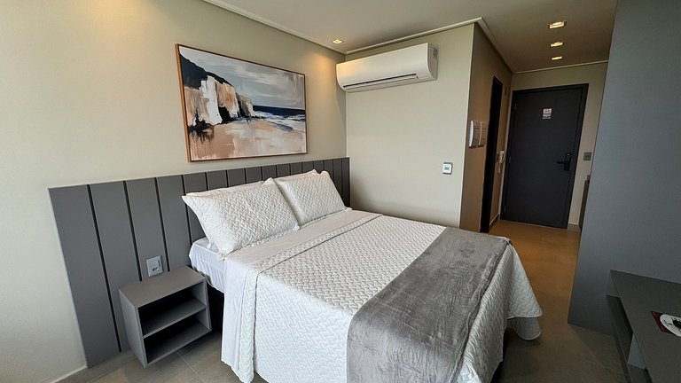 Flat de luxo com varanda no Acqua Tambau CD4I2