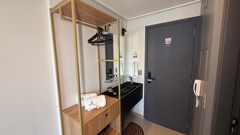 Flat de luxo com varanda no Acqua Tambau AQ4I8
